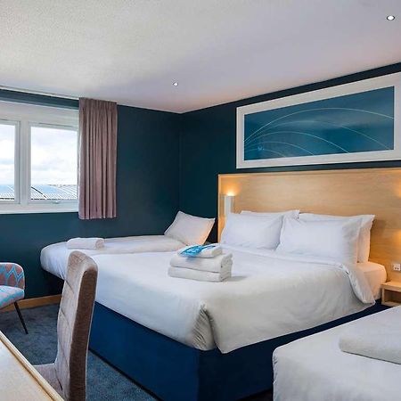 Travelodge Aberdeen Airport Szoba fotó