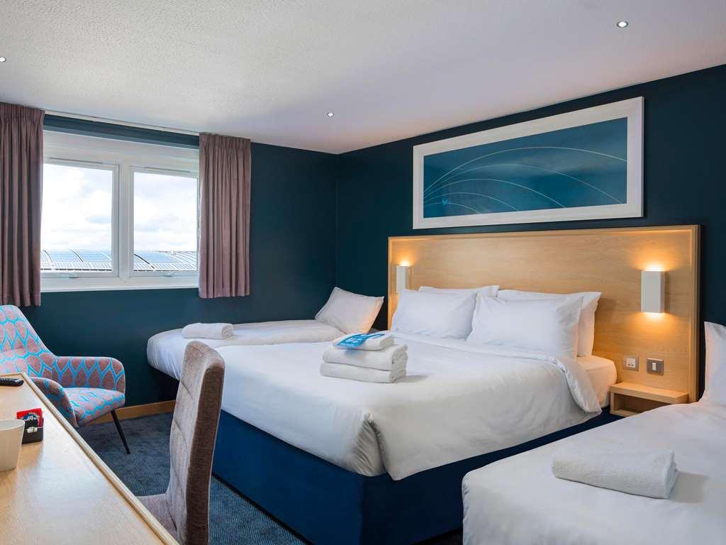Travelodge Aberdeen Airport Szoba fotó