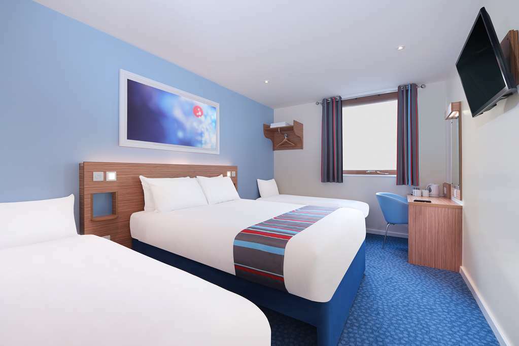Travelodge Aberdeen Airport Szoba fotó